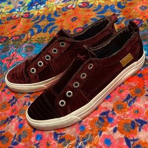 *GUC* Women’s Blowfish Play velvet slip on sneaker size 8.5